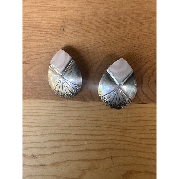 Sterling Silver Pink Shell Teardrop Earrings With Fan Detail - Picture 1 of 7